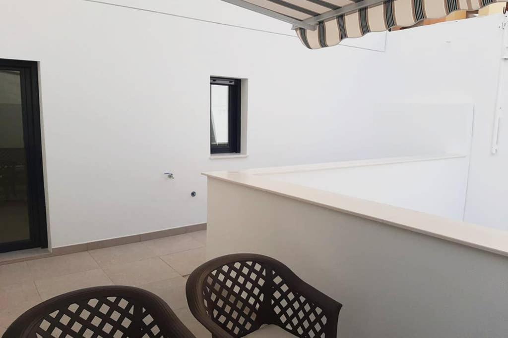 New In The Center-terrace & Free Parking Appartement